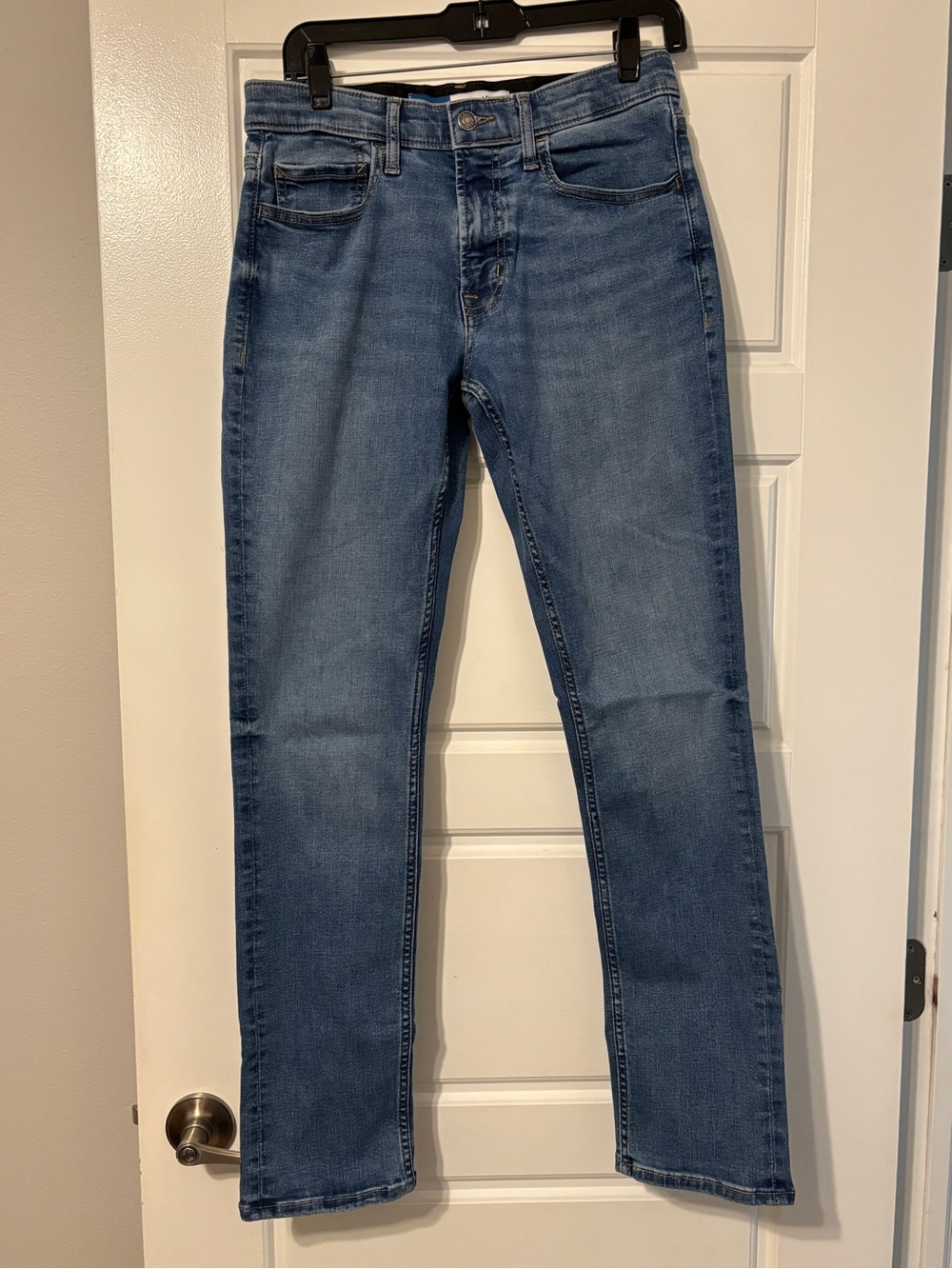 Old Navy Men’s Slim Straight Jeans in Medium Blue Wash 30x32